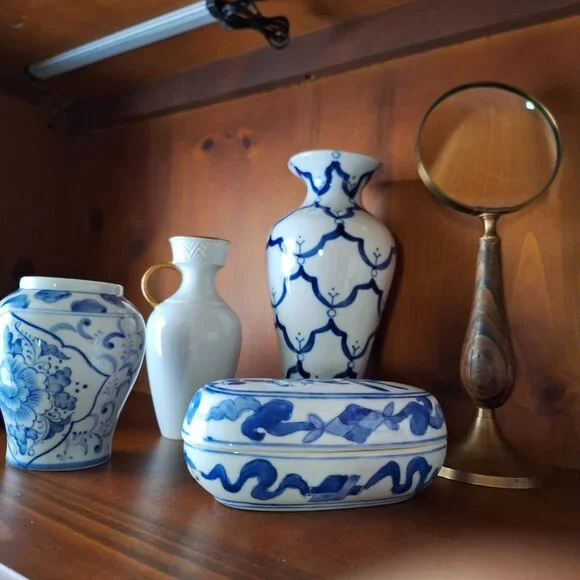 Vintage Porcelain Box Chinoiserie Blue and White Bird Lid Handmade Glass Ceramic - Picture 16 of 17